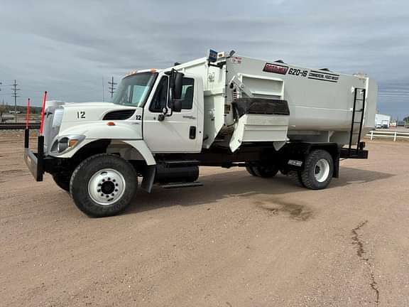 Roto-Mix 620-16 on 2011 International.  UU 1426.