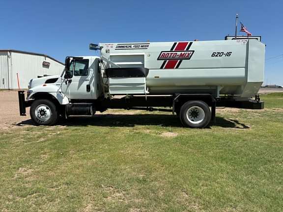 Roto-Mix 620-16 on 2009 International.  UU 1423.