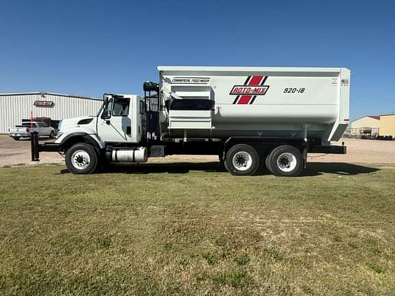 Roto-Mix 920-18 on 2018 International. UU 1433