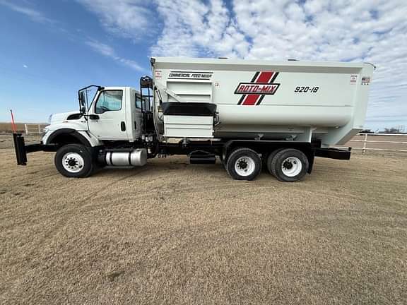 Roto-Mix 920-18 on 2020 International, UU 1439