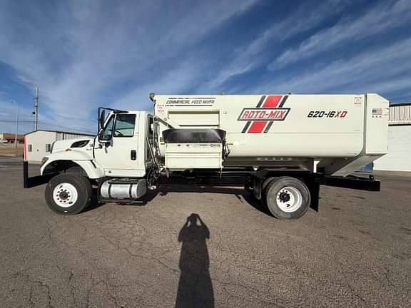 Roto-Mix 620-16XD on 2015 International, UU 1450