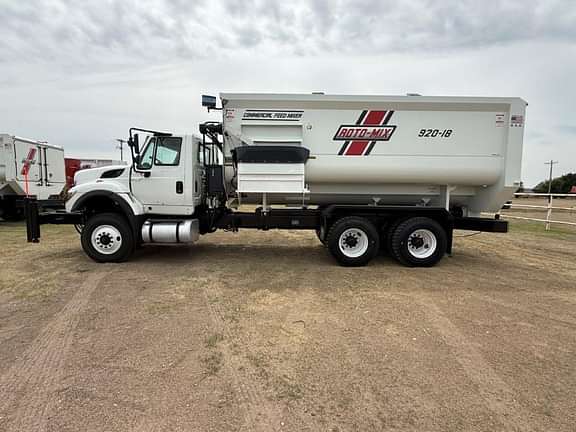 Roto-Mix 920-18 on 2016 International.  UU 1448.