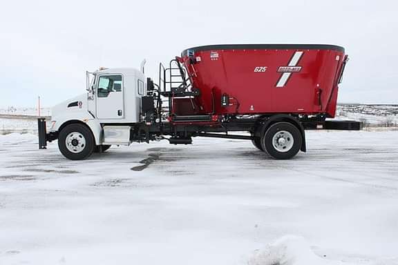 625 mixer tailer with the truck.